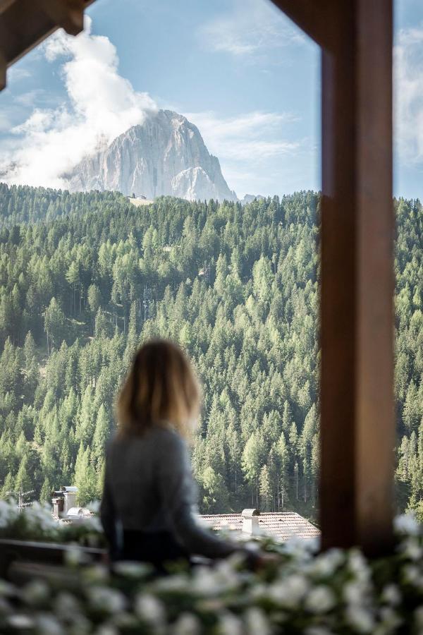 Hotel Acadia - Adults Mountain Home Селва ди Вал Гардена Екстериор снимка